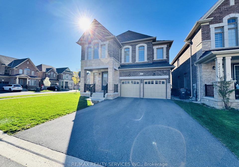 7-zeus-gate-brampton-ontario-w13115562