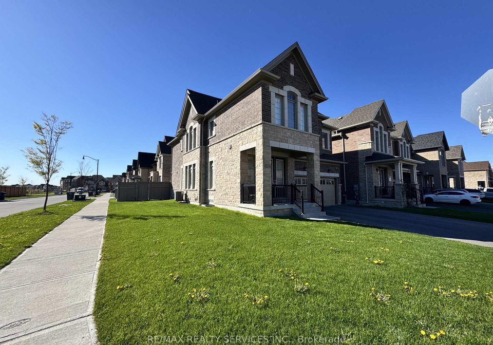 7-zeus-gate-brampton-ontario-w13115562