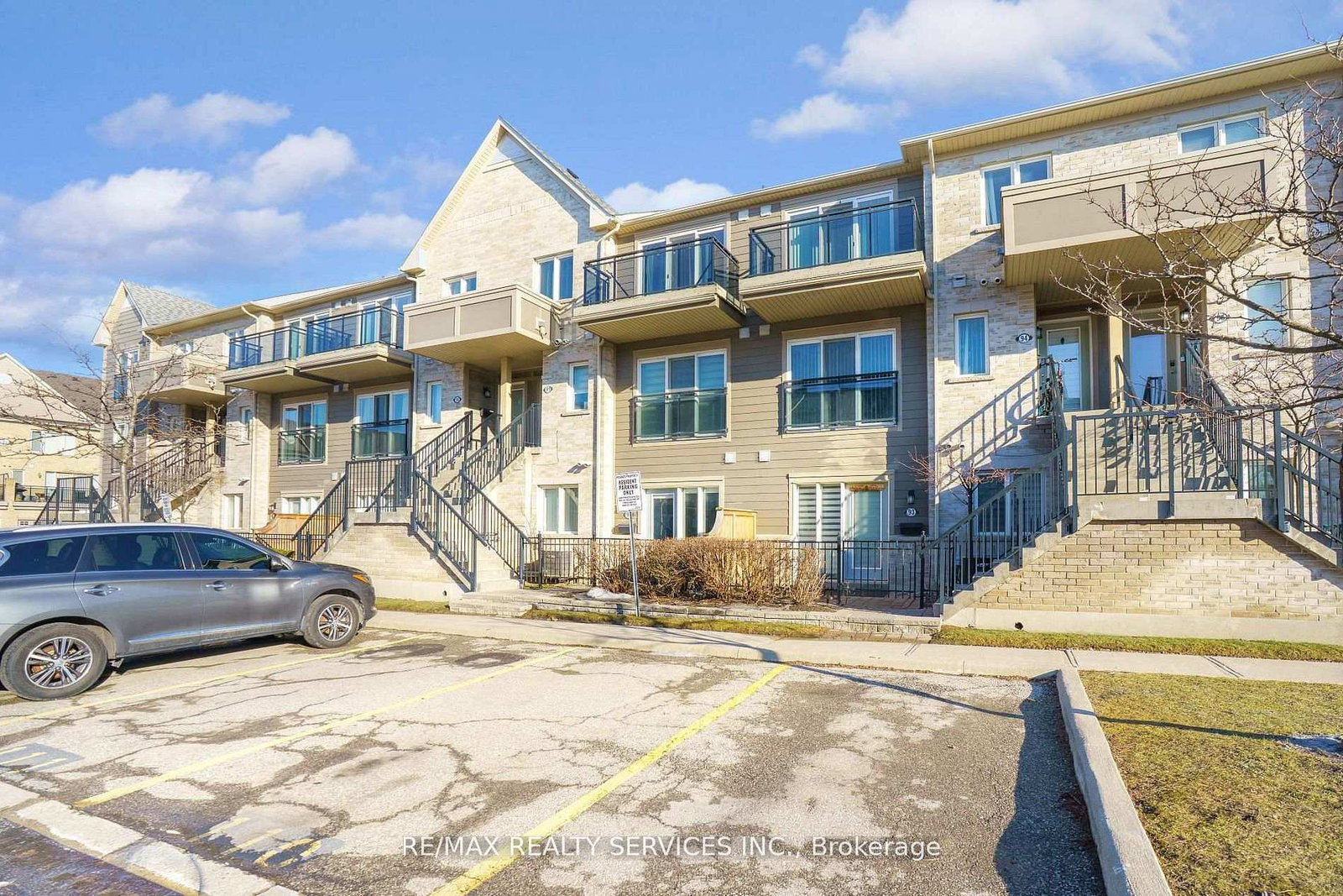 60-fairwood-circle-brampton-ontario-w13115962