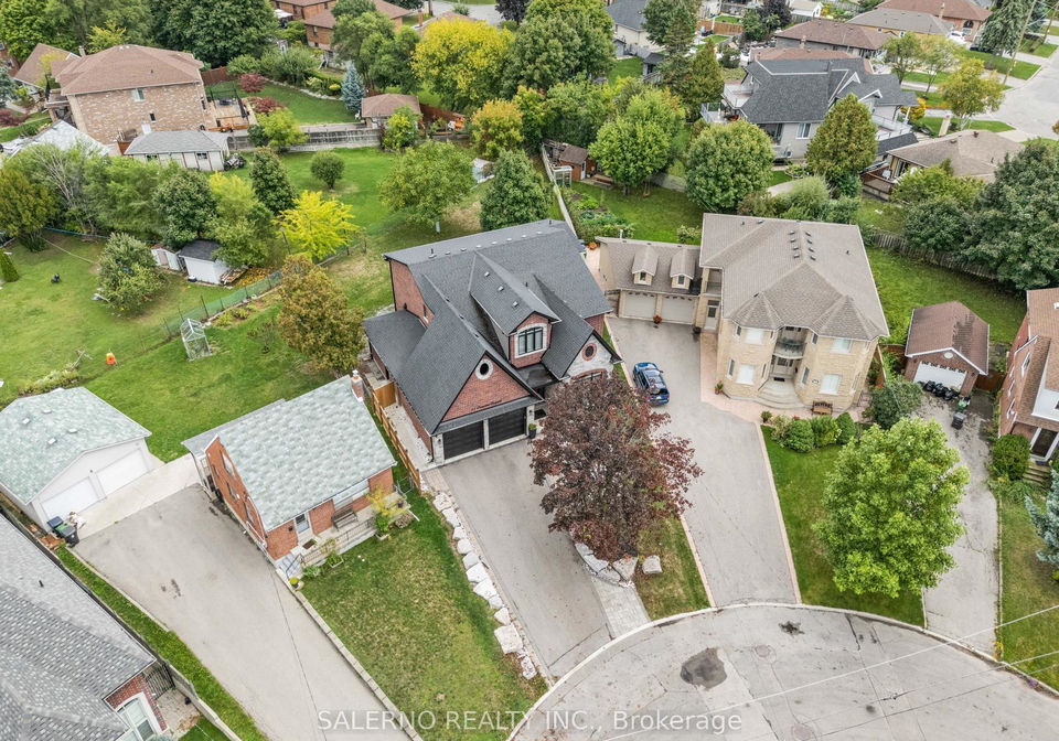 11-compton-crescent-york-ontario-w13116048