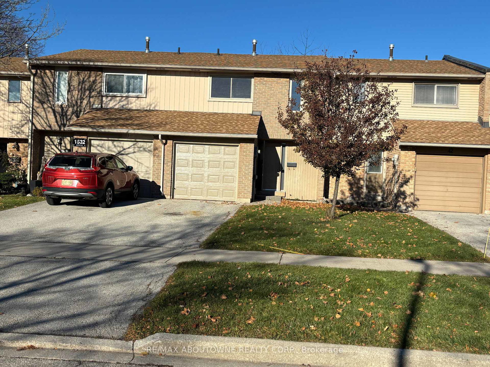 1532-lancaster-drive-oakville-ontario-w13116404