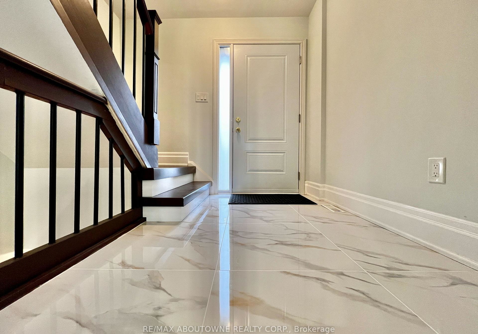 1532-lancaster-drive-oakville-ontario-w13116404