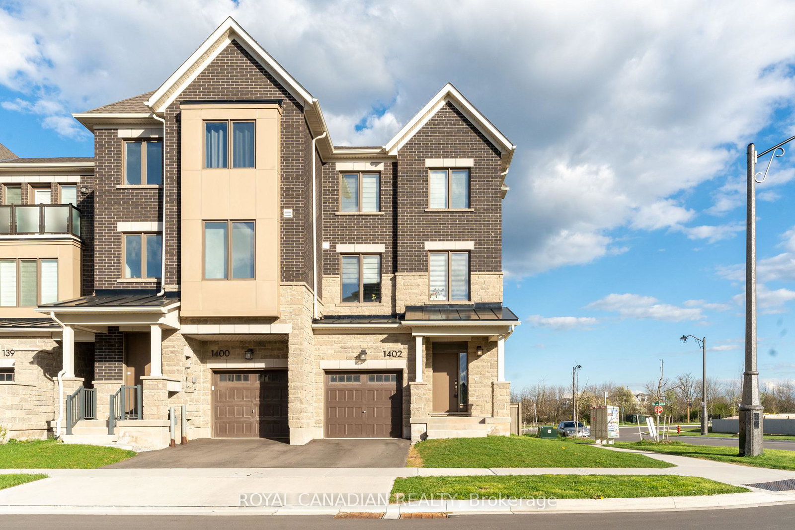 1402-kaniv-street-oakville-ontario-w13116694
