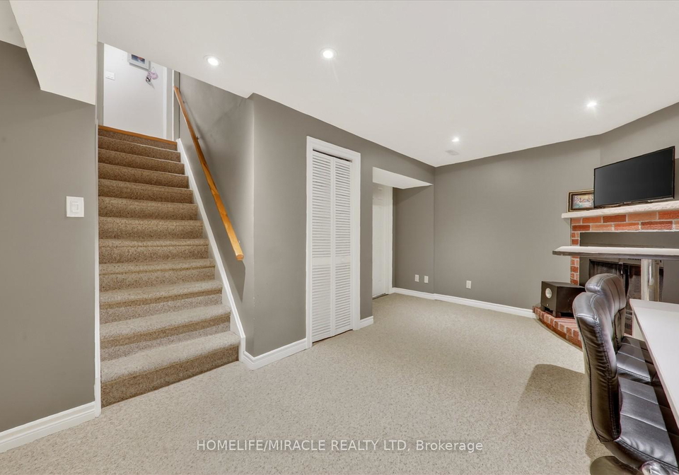 113-fanshawe-drive-brampton-ontario-w13118632