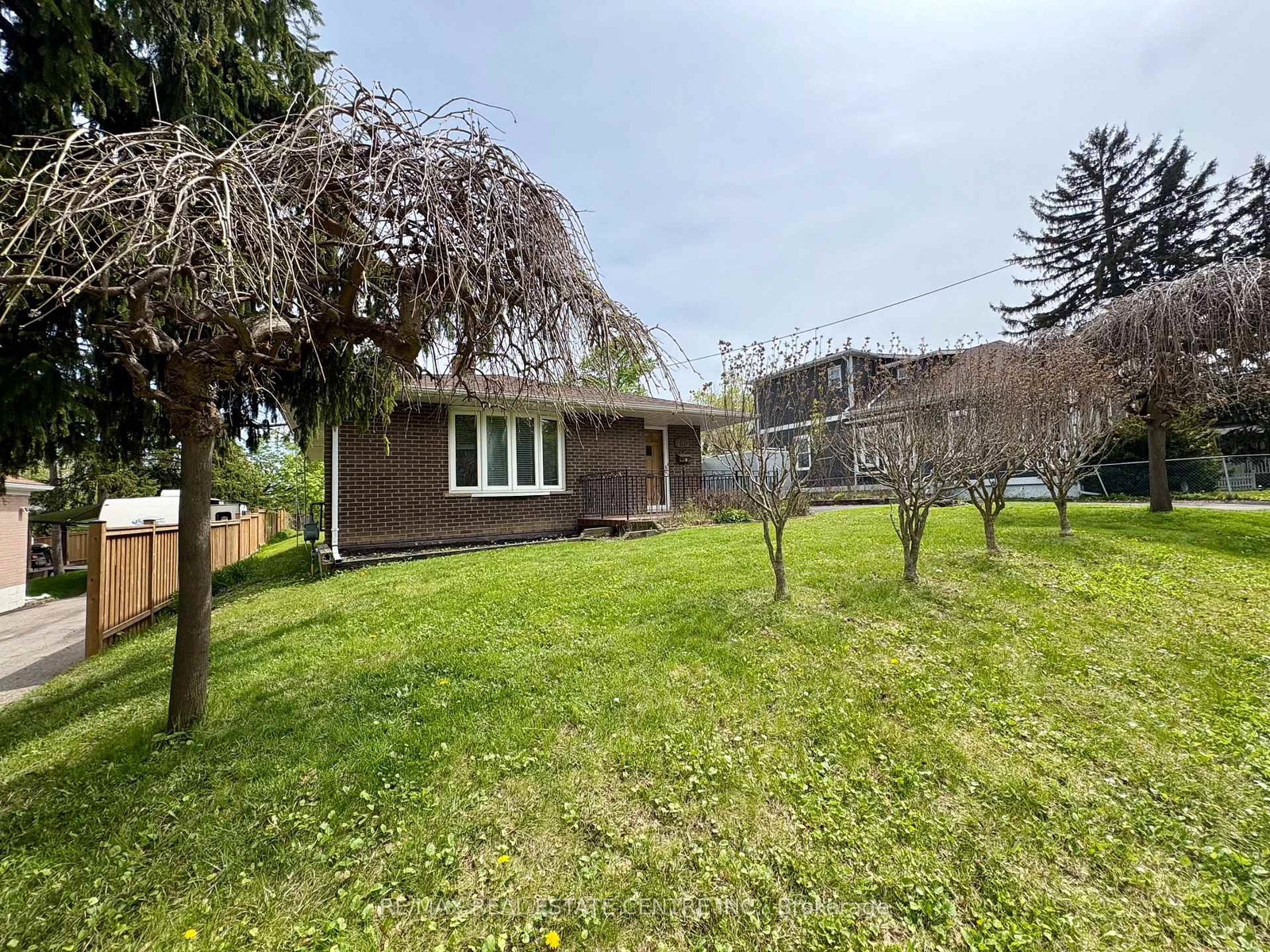 260-sydney-street-milton-ontario-w13118994