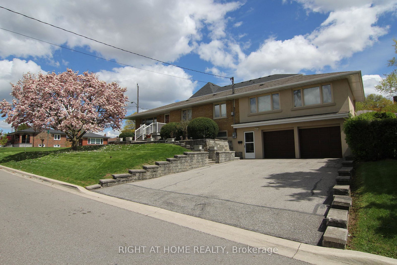 2-manresa-lane-north-york-ontario-w13122018