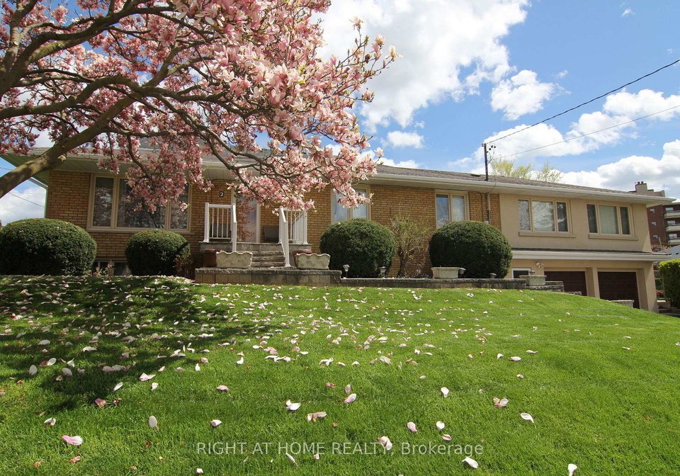 2-manresa-lane-north-york-ontario-w13122018