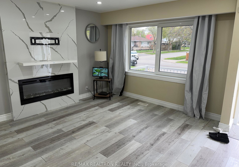 117-main-redwater-redwater-drive-etobicoke-ontario-w13122448