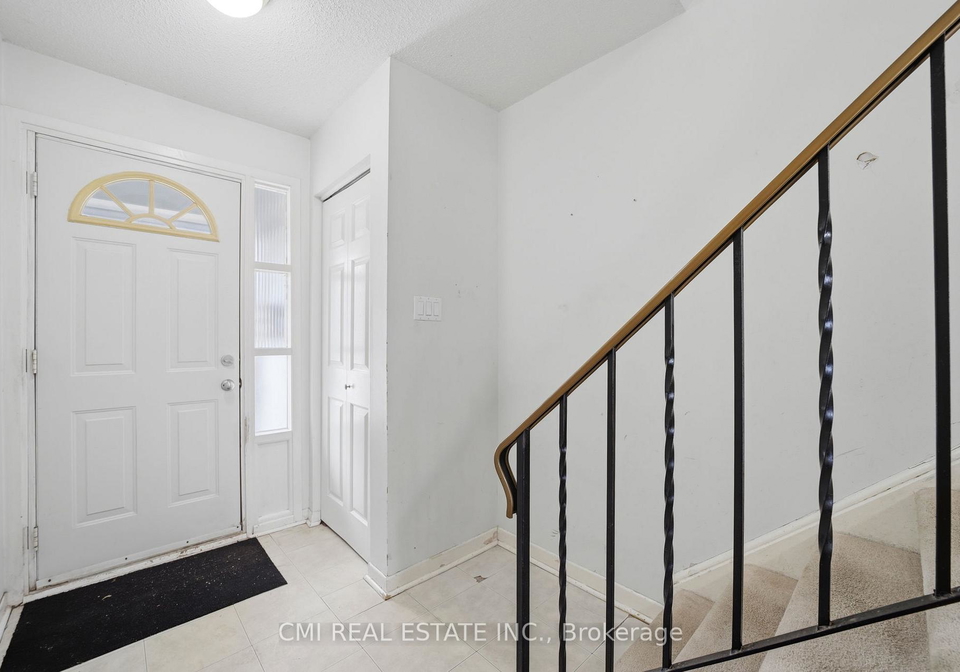 2440-bromsgrove-road-mississauga-ontario-w13122882