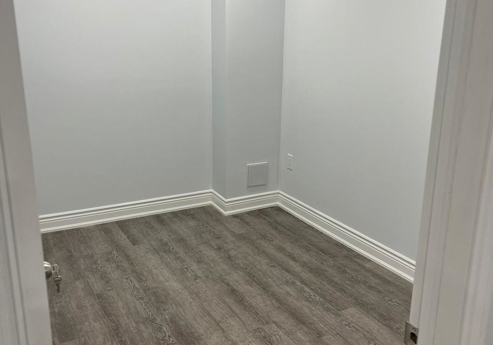 8-lanark-circle-brampton-ontario-w13124080