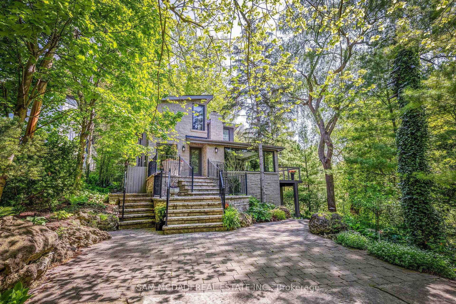 1273-queen-victoria-avenue-mississauga-ontario-w13124290