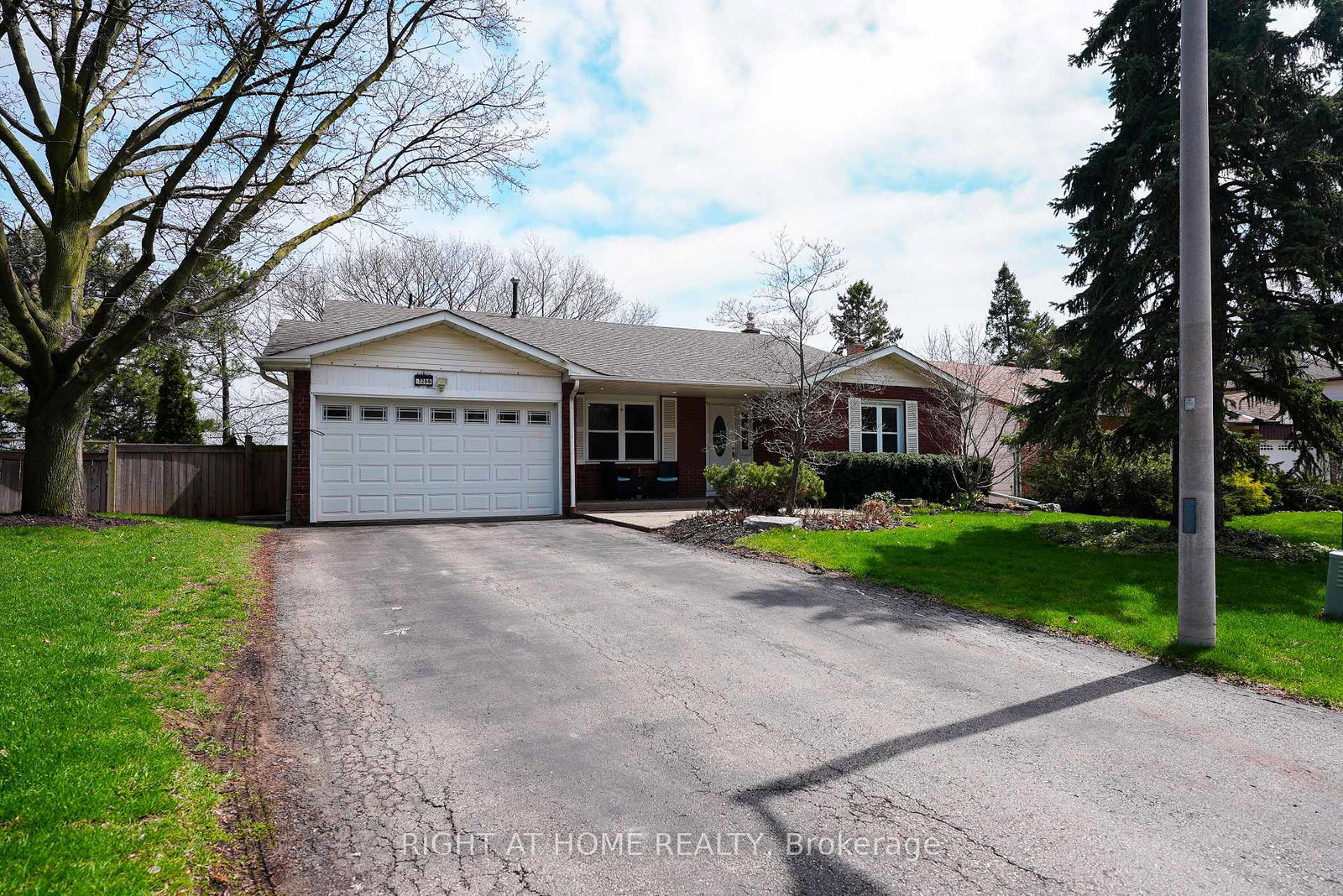 1266-lakeview-drive-oakville-ontario-w13124396