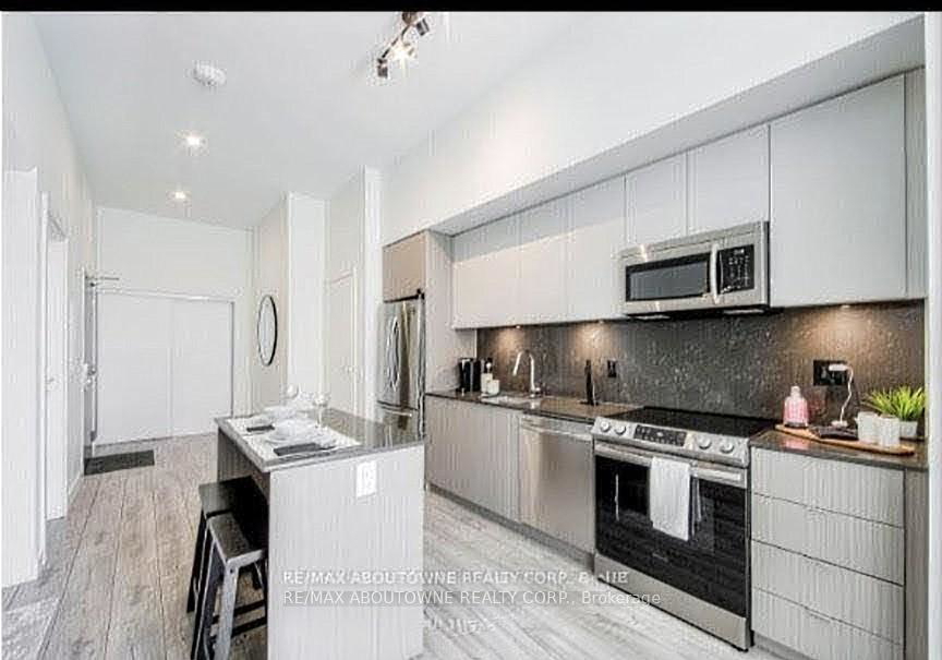 125-bronte-road-oakville-ontario-w13125358