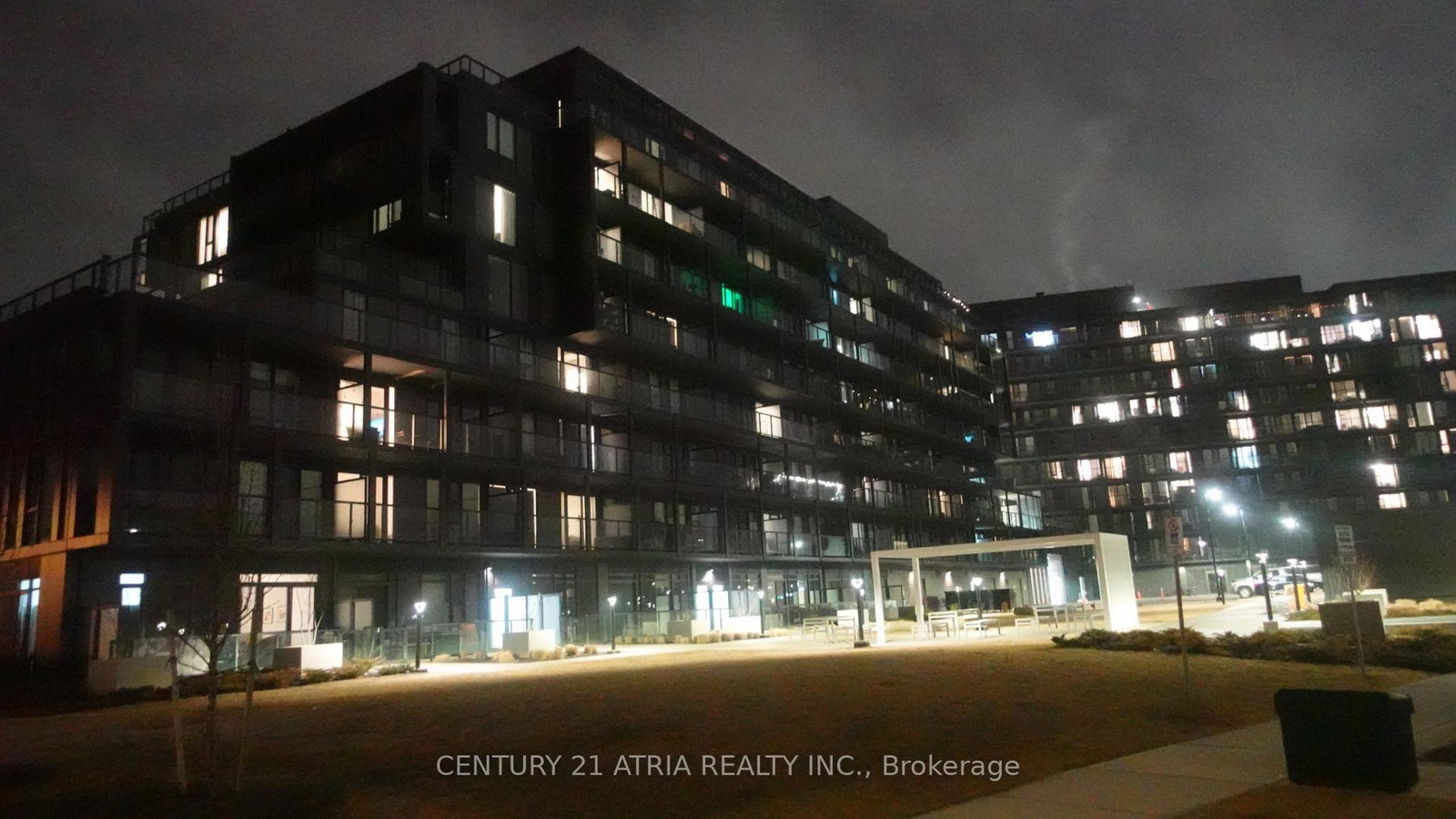 3210-dakota-common-burlington-ontario-w13126592