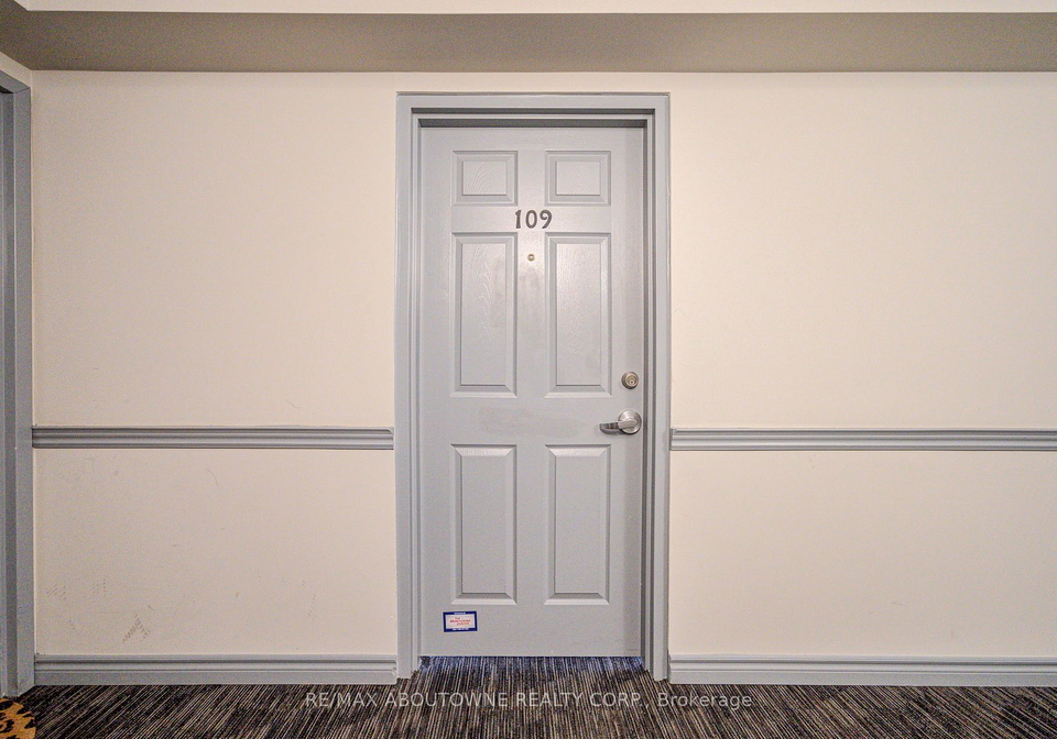 1490-bishops-gate-oakville-ontario-w13128272