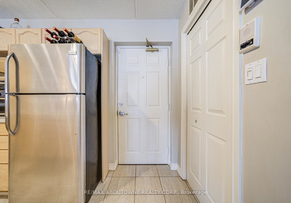 1490-bishops-gate-oakville-ontario-w13128272