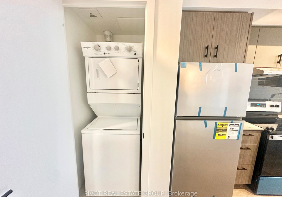4878-powers-common-burlington-ontario-w13129114