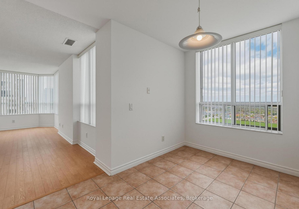 25-kingsbridge-garden-circle-mississauga-ontario-w13130070
