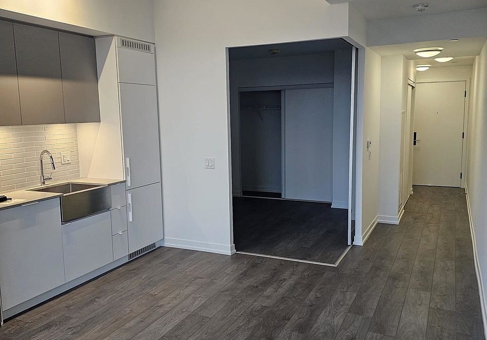 270-dufferin-street-toronto-ontario-w13130246