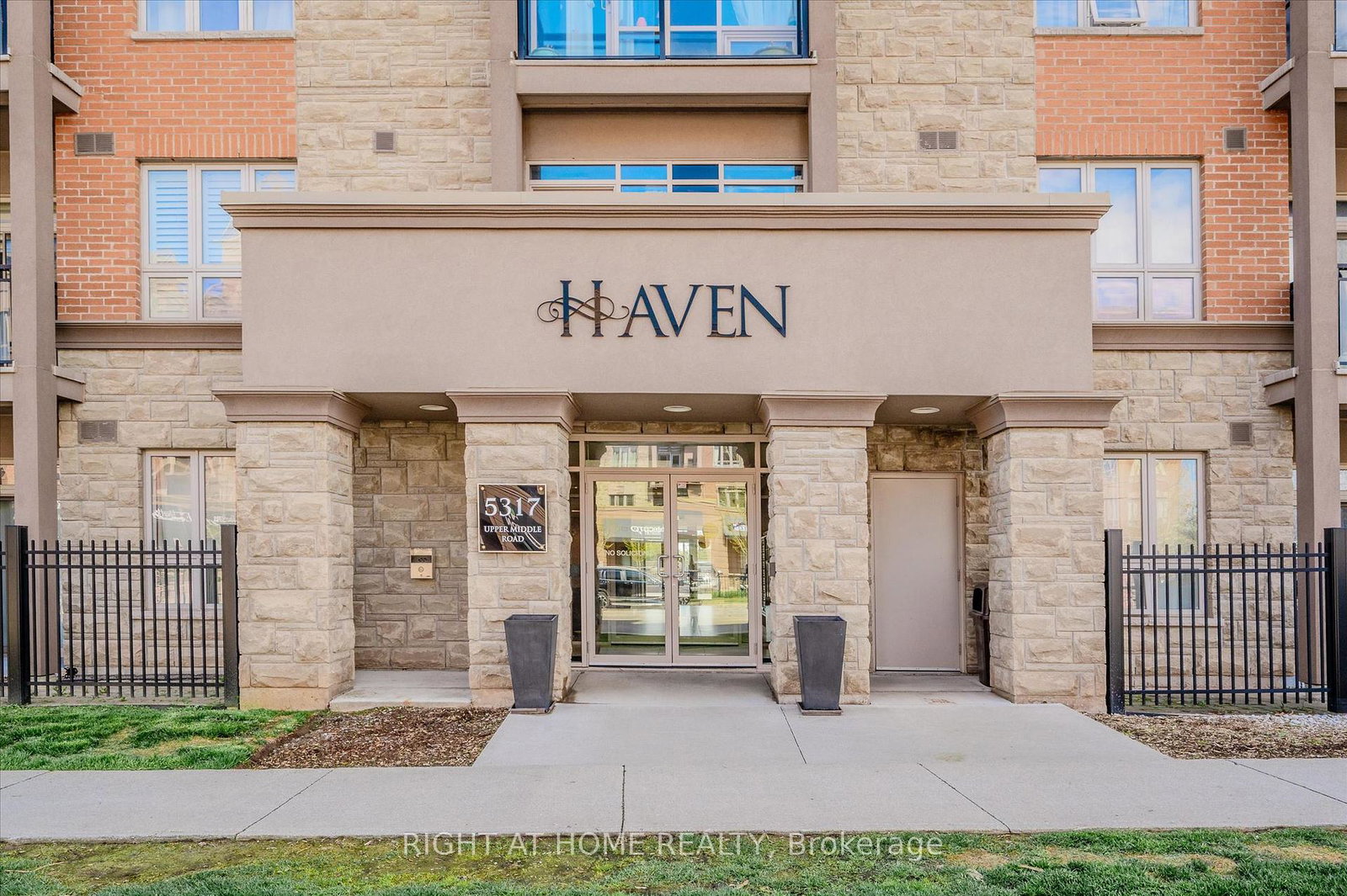 5317-upper-middle-road-burlington-ontario-w13130668