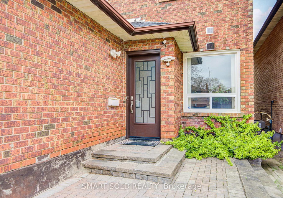 111-whitchurch-mews-mississauga-ontario-w13131852