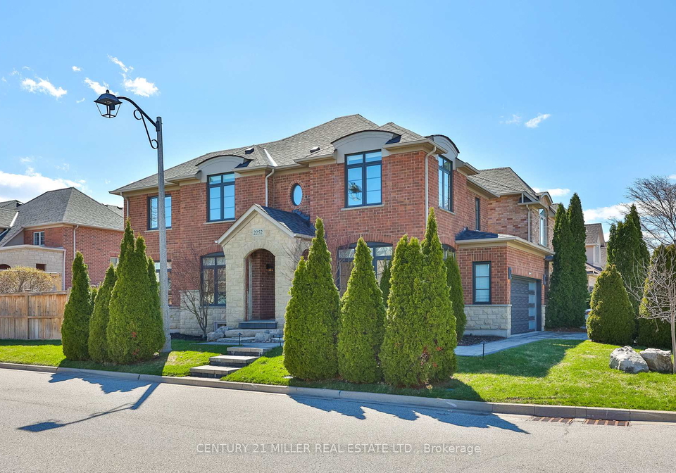 2252-dewsbury-drive-oakville-ontario-w13133410