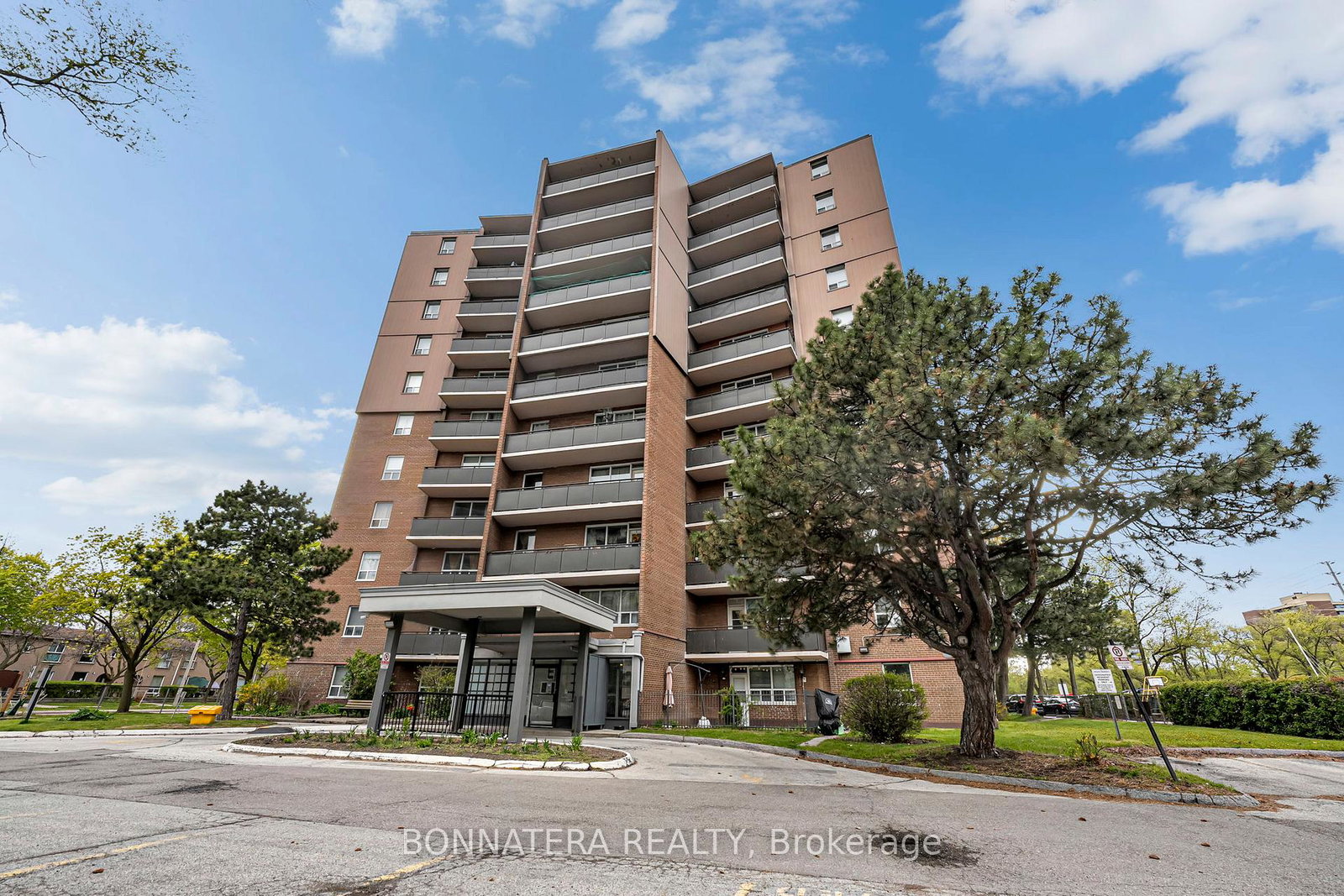 3065-queen-frederica-drive-mississauga-ontario-w13133438