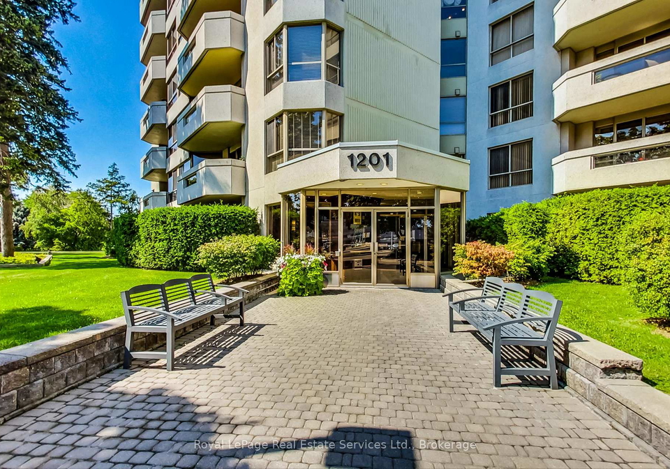 1201-north-shore-boulevard-e-burlington-ontario-w13133738
