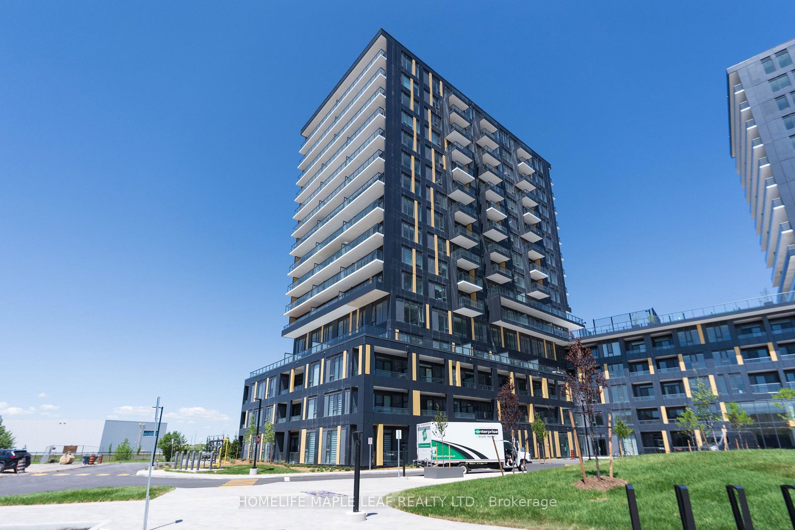 4878-power-common-burlington-ontario-w13134714