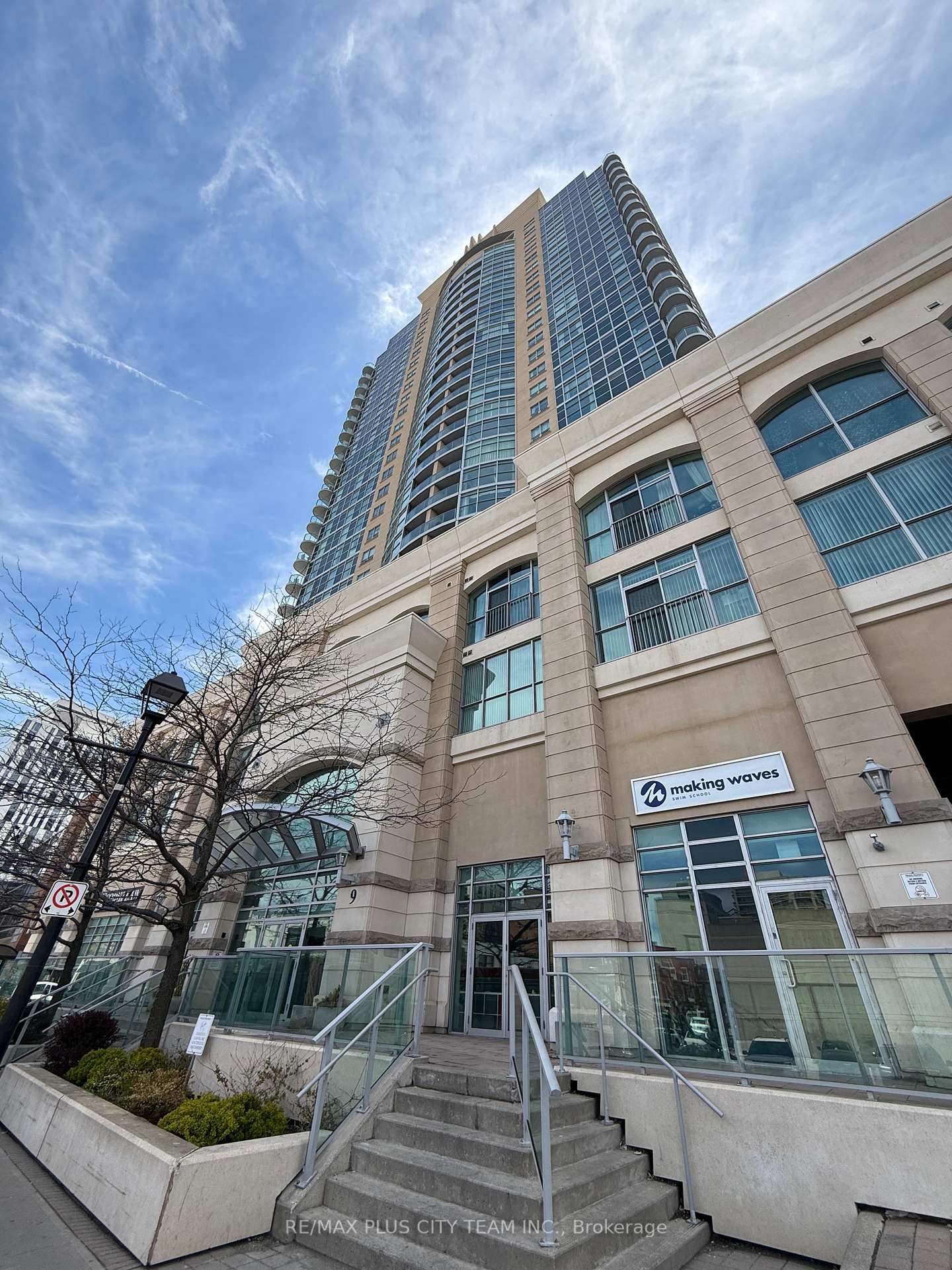 9-george-street-n-brampton-ontario-w13136140