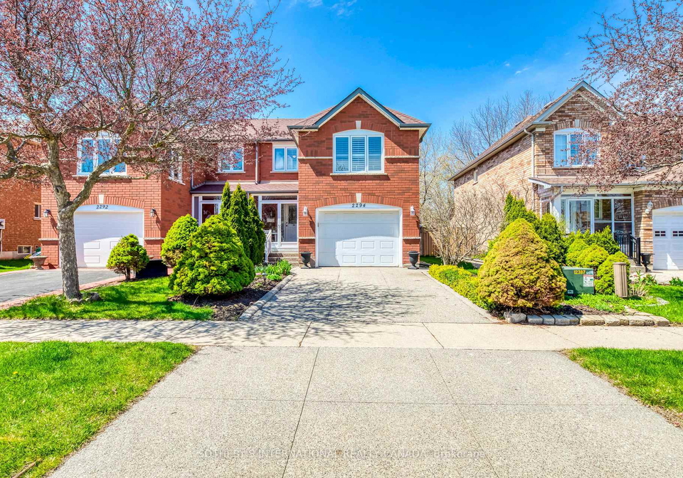 2294-dale-ridge-drive-oakville-ontario-w13136354