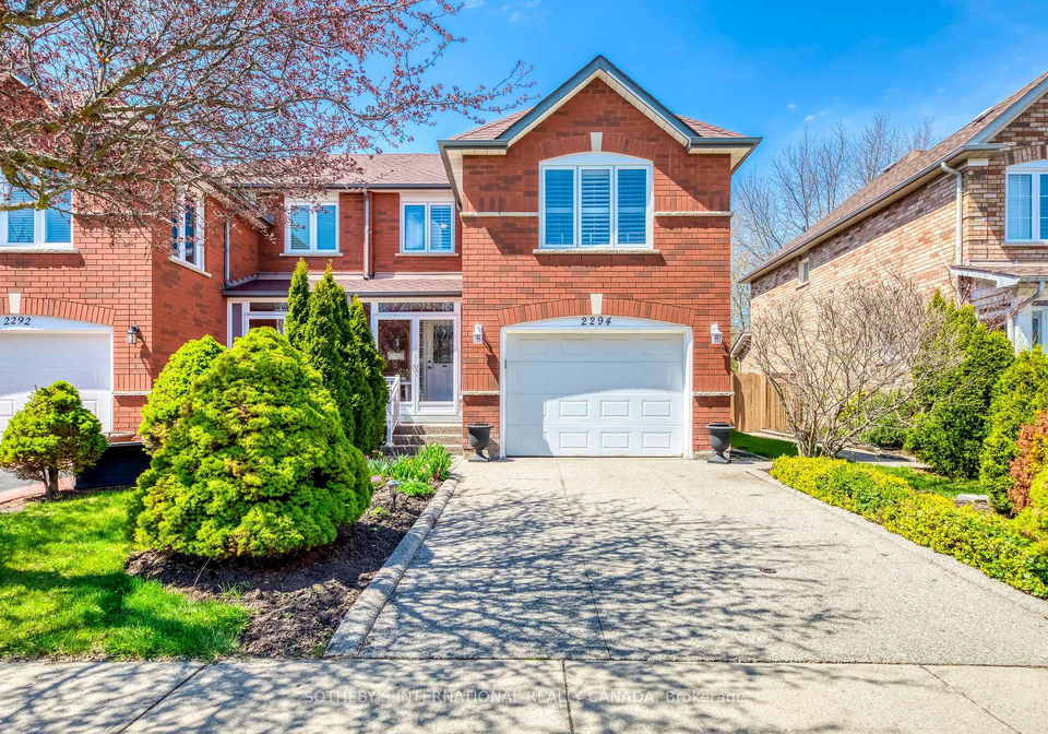 2294-dale-ridge-drive-oakville-ontario-w13136354