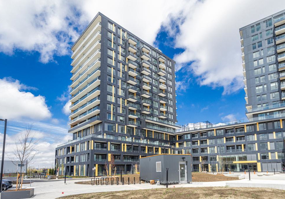 4878-powers-common-burlington-ontario-w13136580