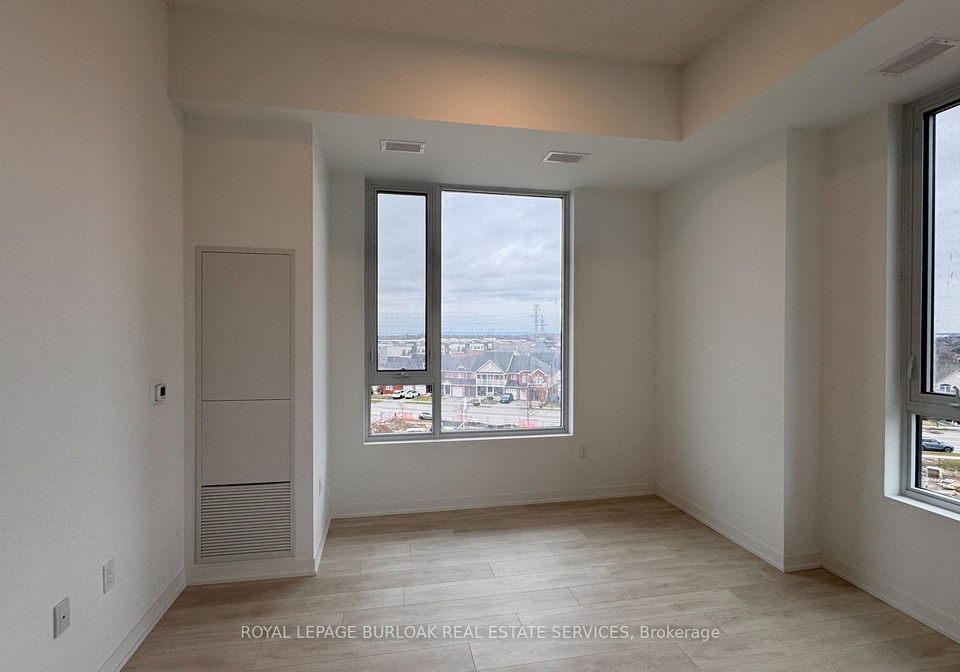 4878-powers-common-burlington-ontario-w13136790