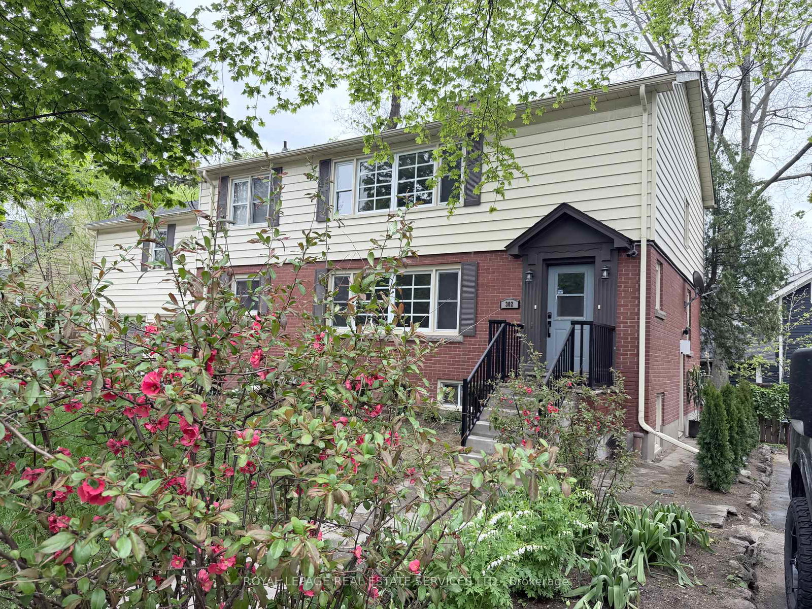 302-maple-avenue-oakville-ontario-w13136912