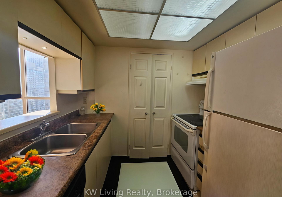 285-enfield-place-mississauga-ontario-w13136948