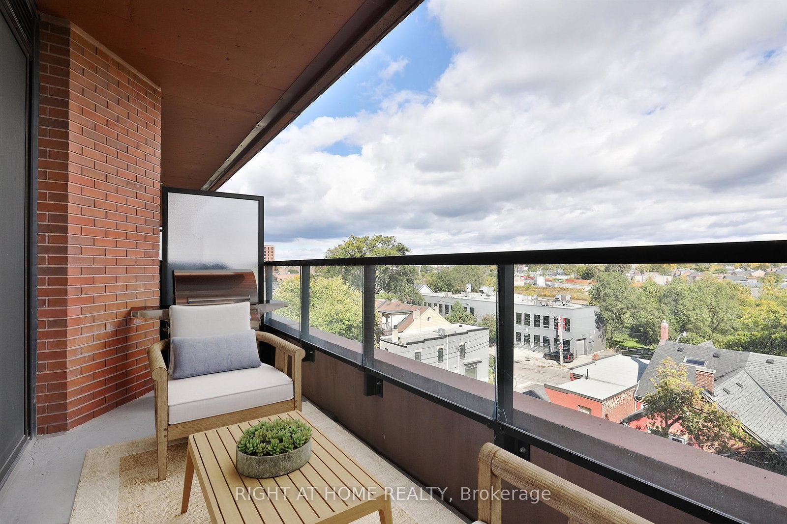 2720-dundas-street-w-toronto-ontario-w13137154