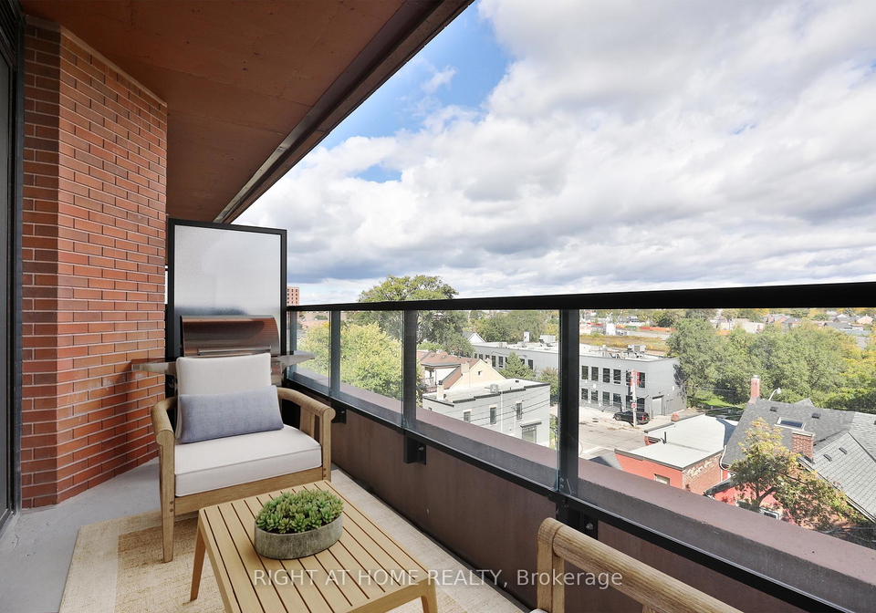 2720-dundas-street-w-toronto-ontario-w13137154