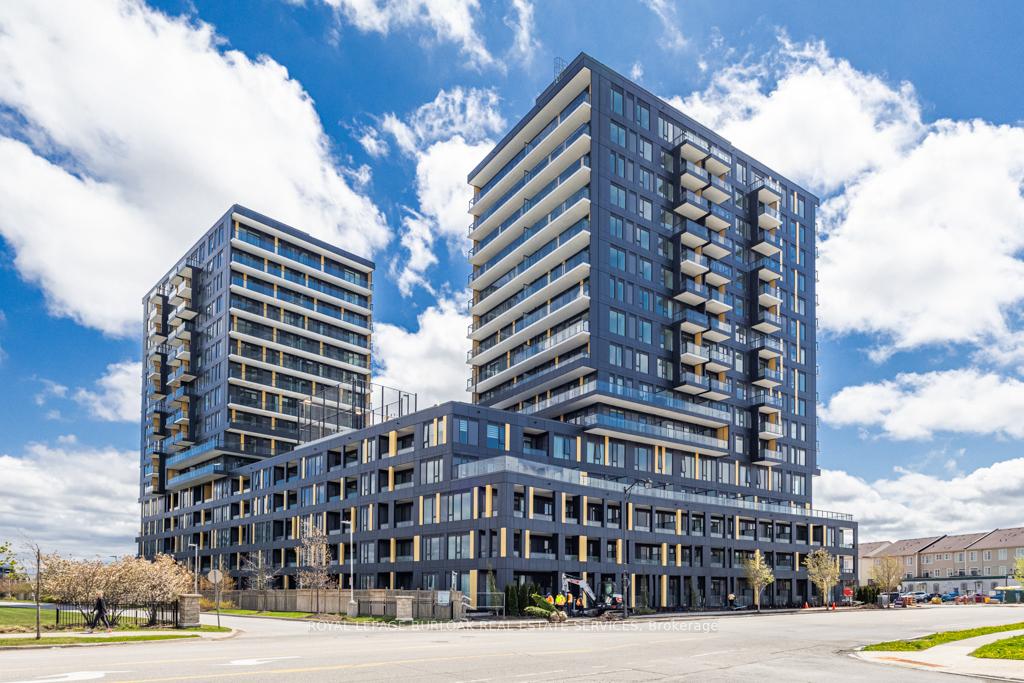 4878-powers-common-burlington-ontario-w13137354