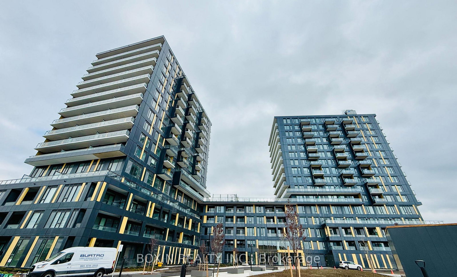4878-powers-common-burlington-ontario-w13137882