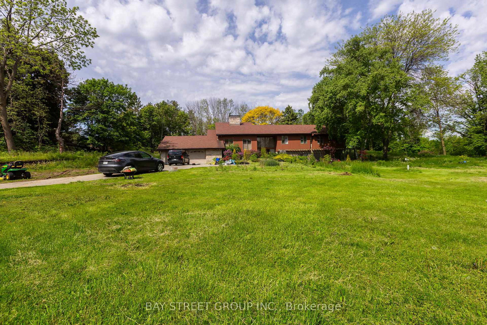 4395-4-side-road-burlington-ontario-w13137938