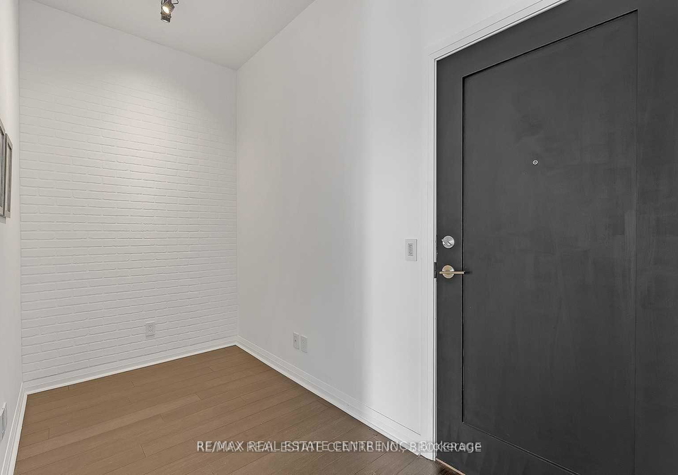 75-eglinton-avenue-w-mississauga-ontario-w13138122