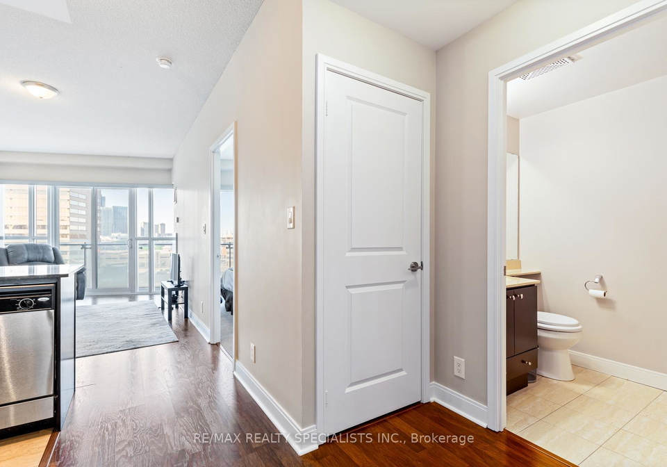 50-absolute-avenue-mississauga-ontario-w13138326
