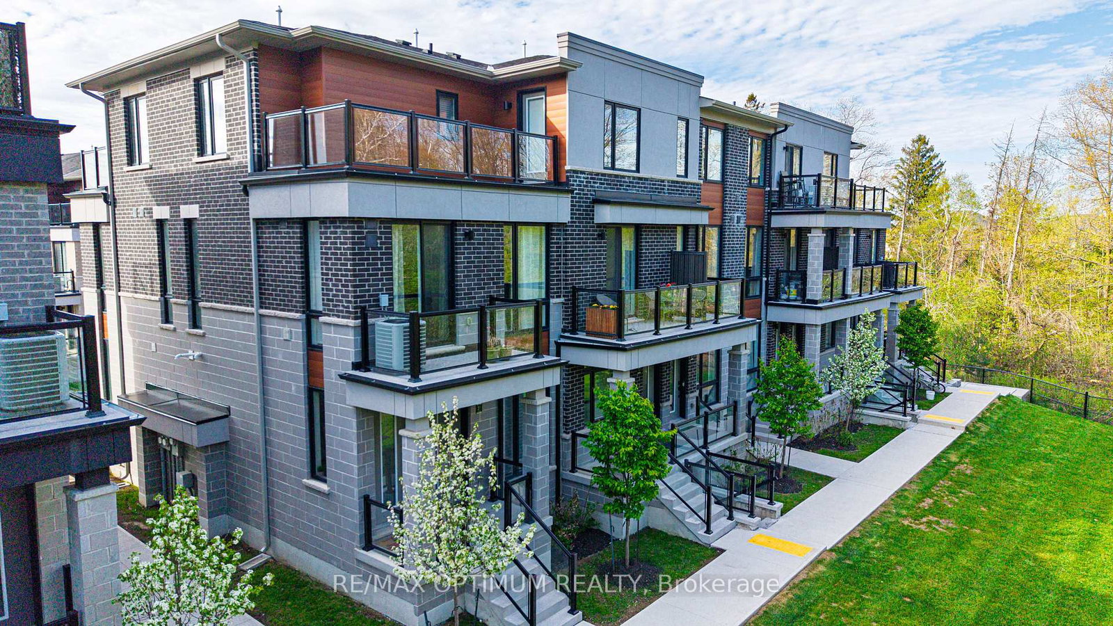 50-knotsberry-circle-brampton-ontario-w13138414