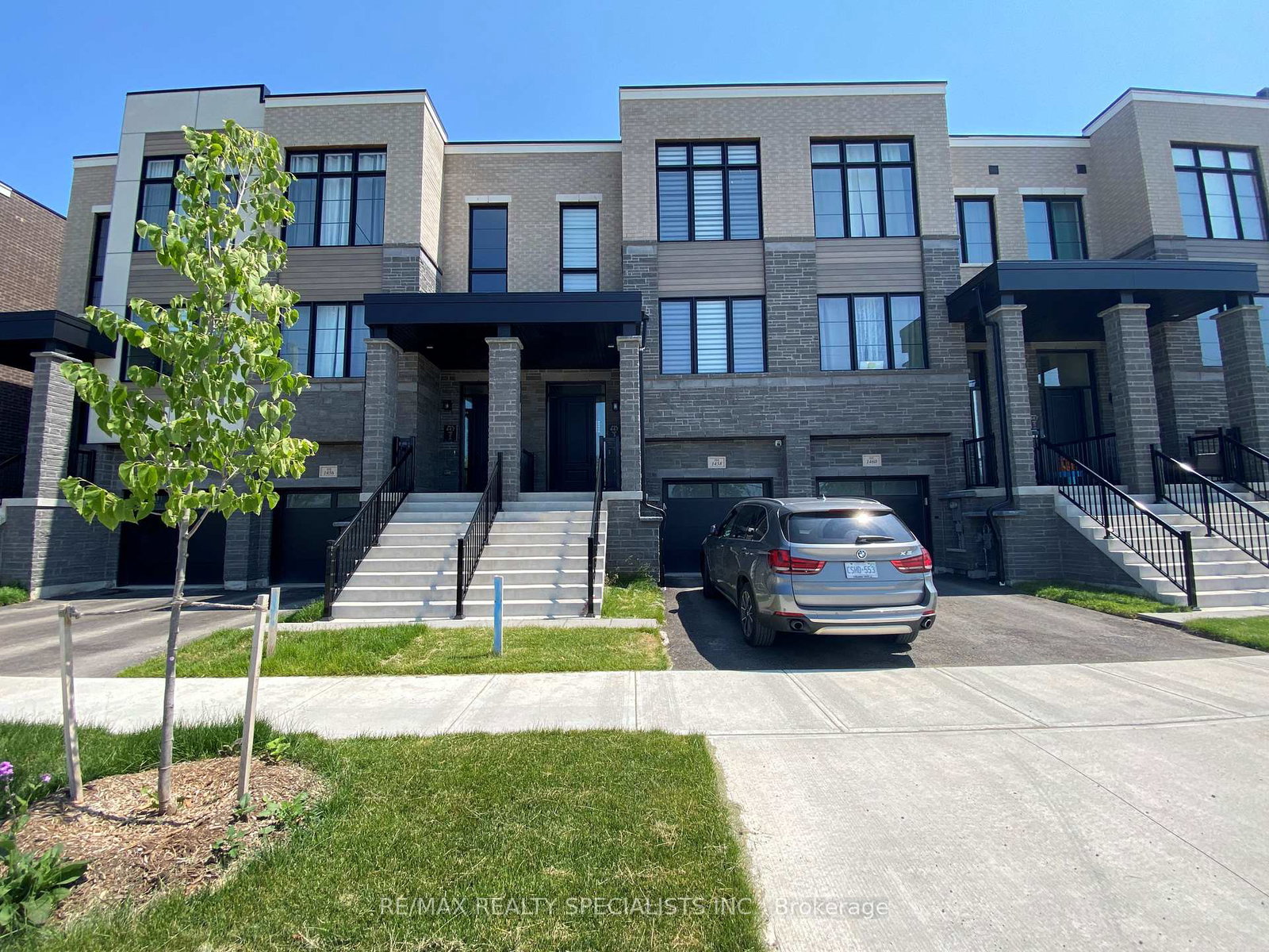 1458-yellow-rose-circle-oakville-ontario-w13138694
