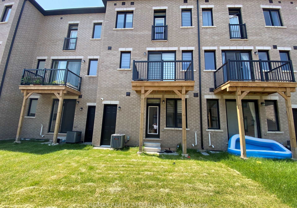 1458-yellow-rose-circle-oakville-ontario-w13138694