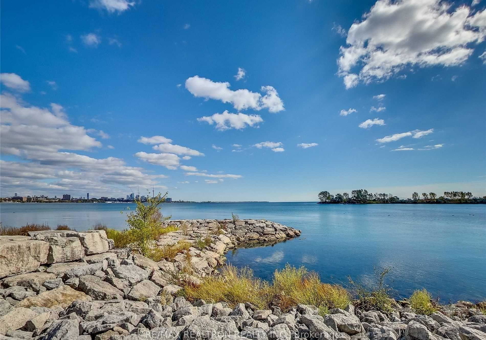 2111-lake-shore-boulevard-w-etobicoke-ontario-w13138788