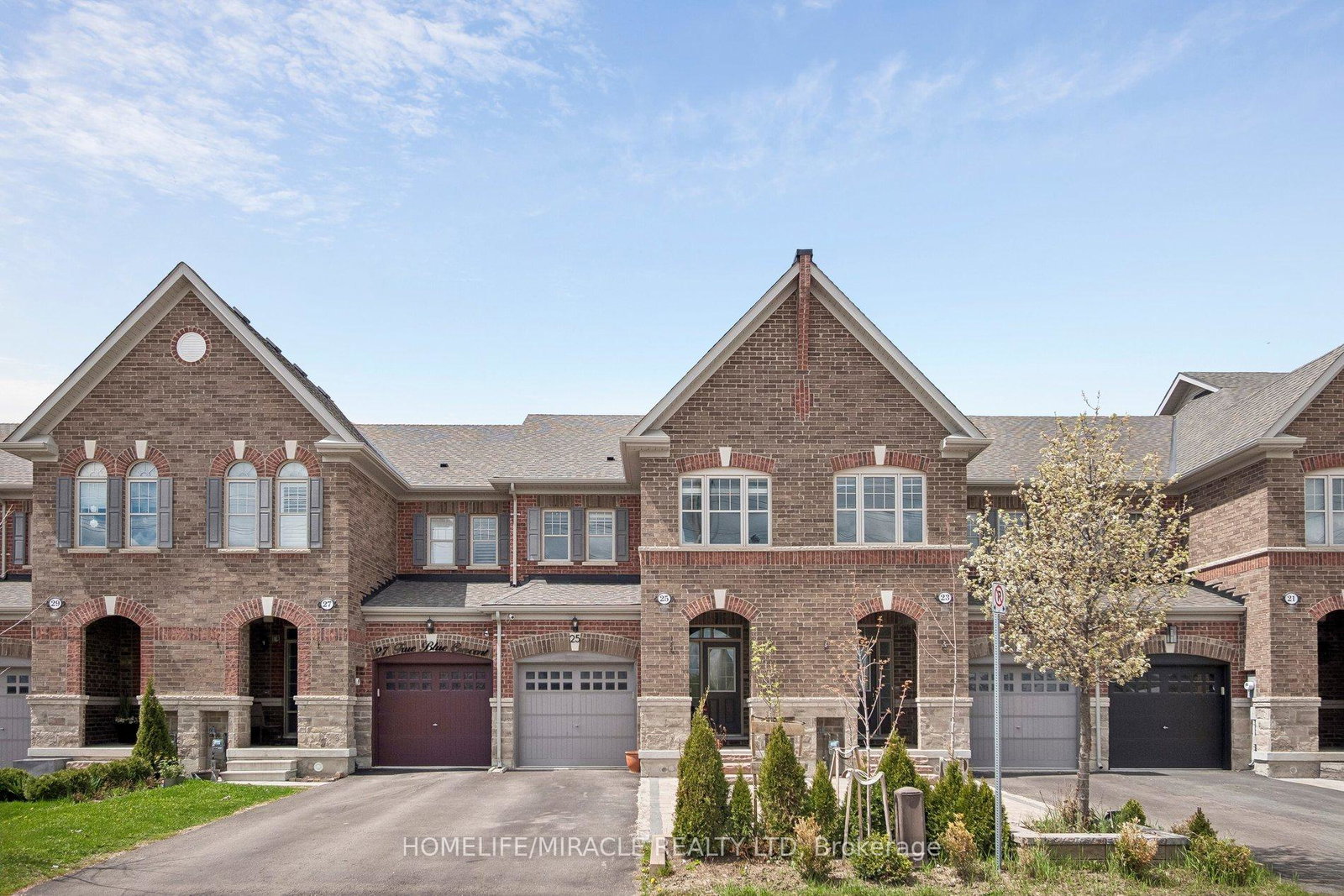 25-true-blue-crescent-caledon-ontario-w13139036