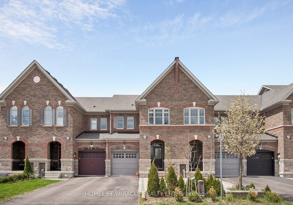 25-true-blue-crescent-caledon-ontario-w13139036