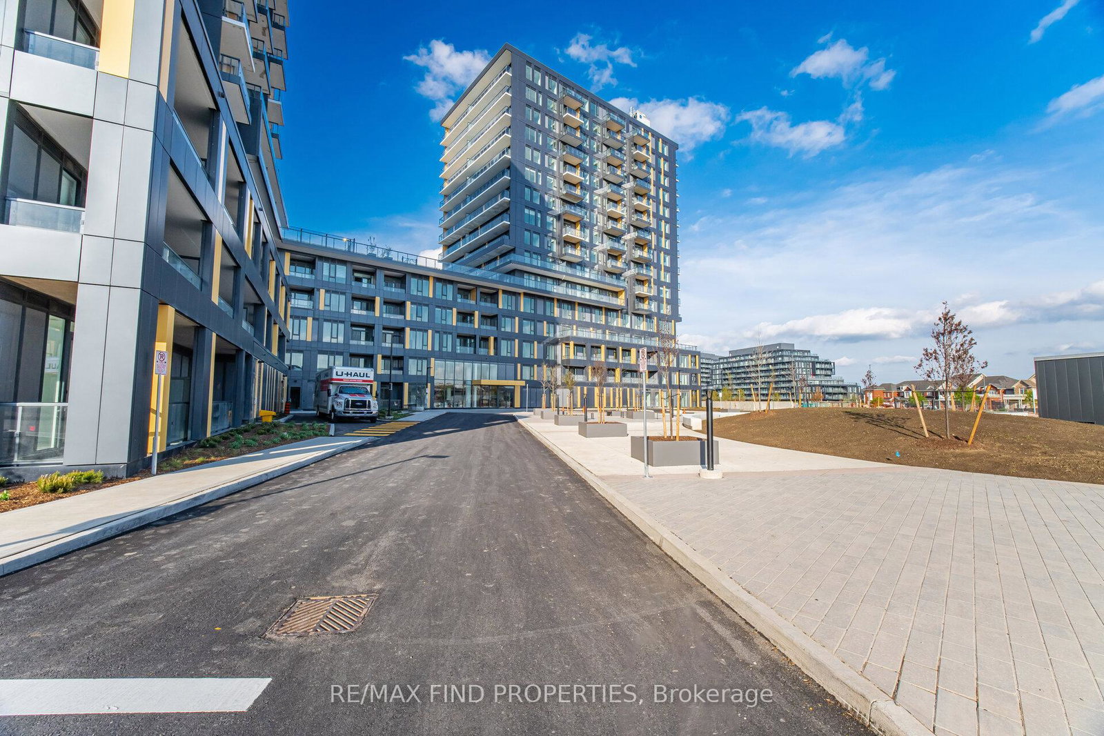 4878-powers-common-burlington-ontario-w13139892
